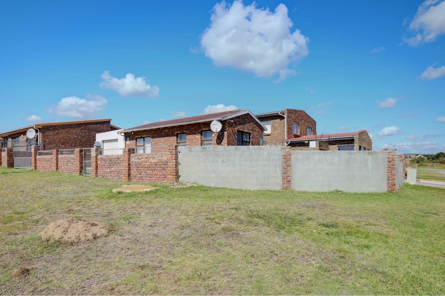 2 Bedroom Property for Sale in West End Eastern Cape